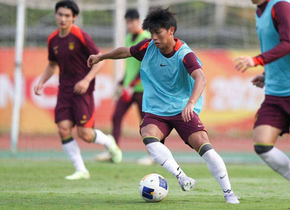 国内足球壮举：球队备战亚洲杯