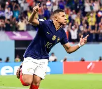 关于姆巴佩再度上演帽子戏法，维尼修斯后防线成筛子！的信息