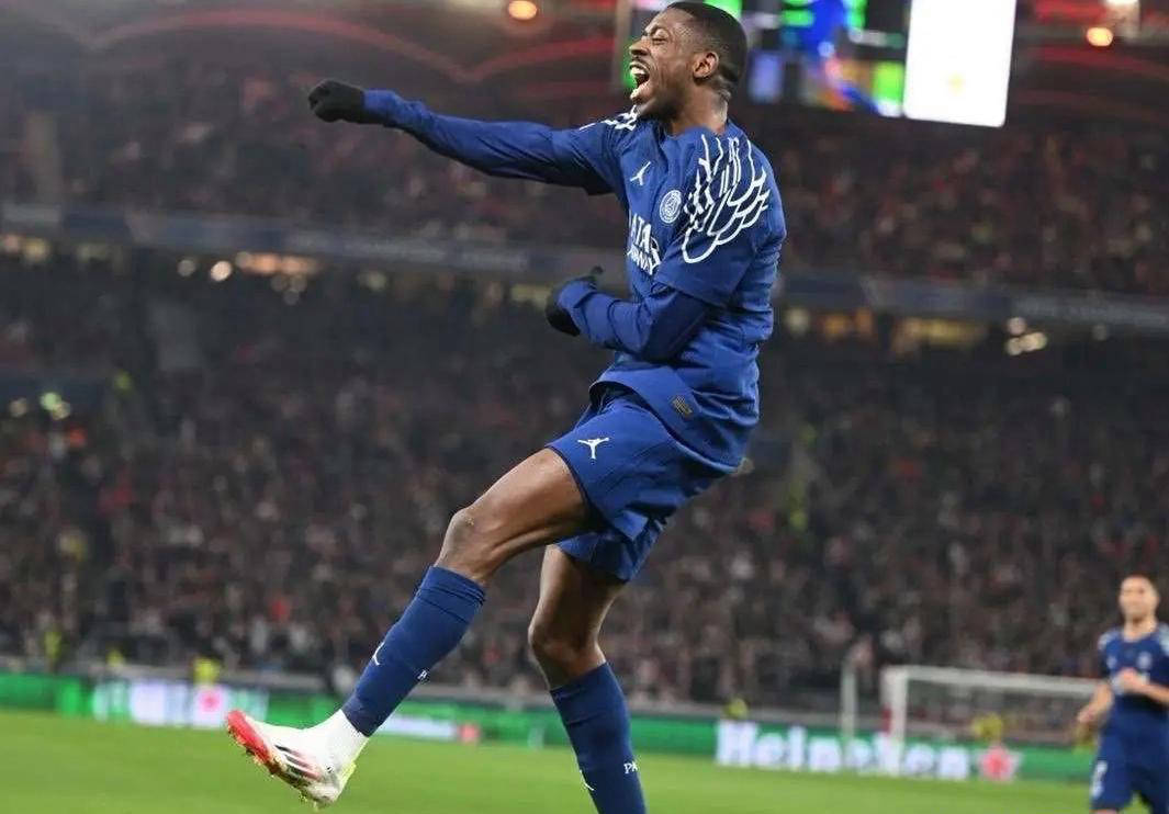 姆巴佩赛前列队欢迎拜仁，尊重对手尽显风度！的简单介绍