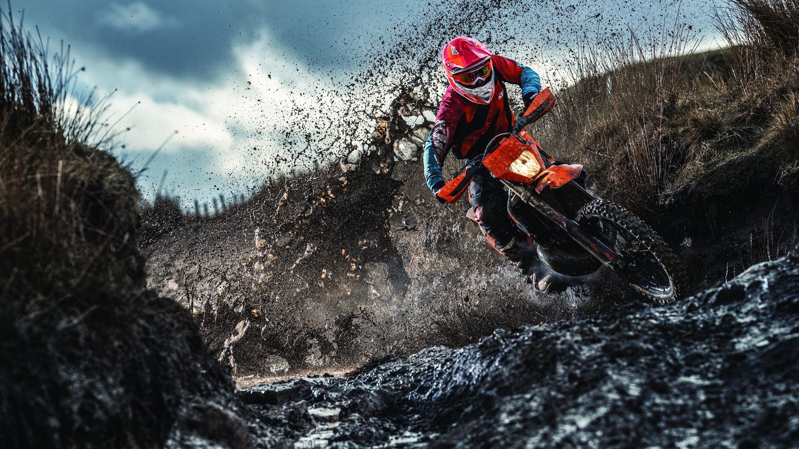 夏季联赛抢七大战对决在即！迈阿密热火演练定位球，休斯顿火箭密集防守应对